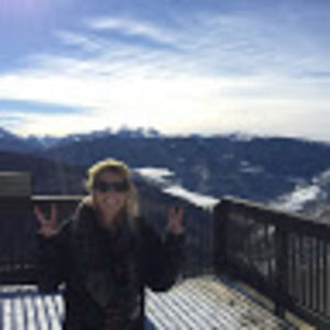 Meet your Posher, Joelle